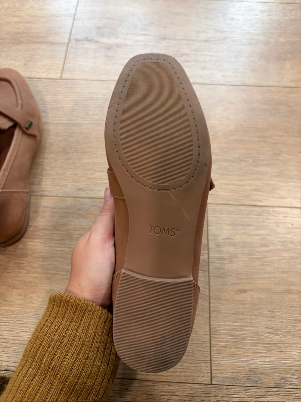 Toms Women's Tan Loafer Flats - Picture 10 of 12